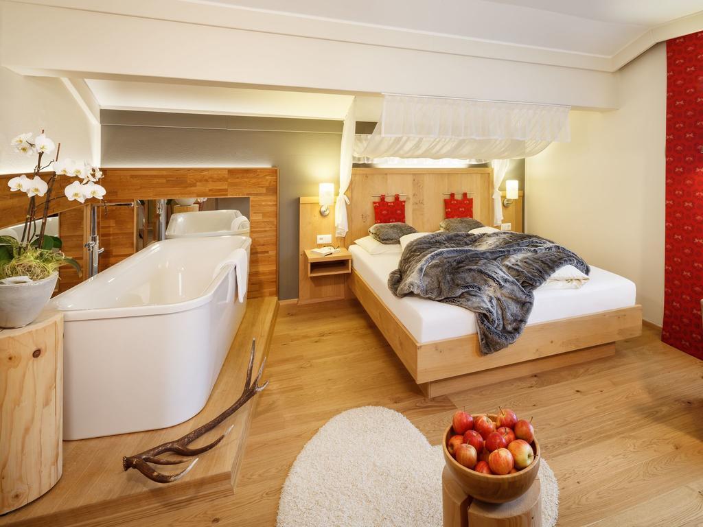 Romantic-Suite,724229707:JPEG