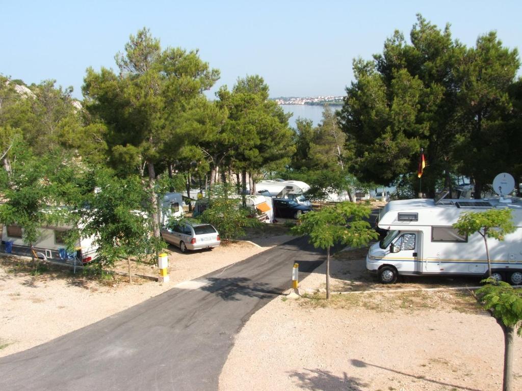 Premium Mobilheim mit 2 Schlafzimmern, Terrasse und Meerblick
