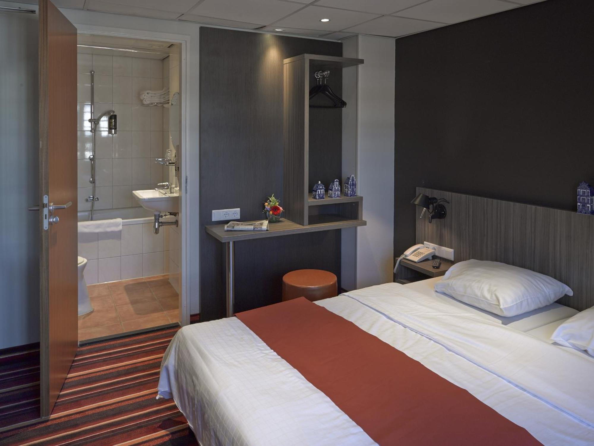 Dreibettzimmer mit Kanalblick