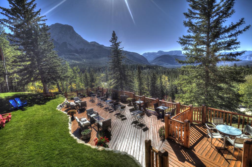Zimmer mit Queensize-Bett und Bergblick