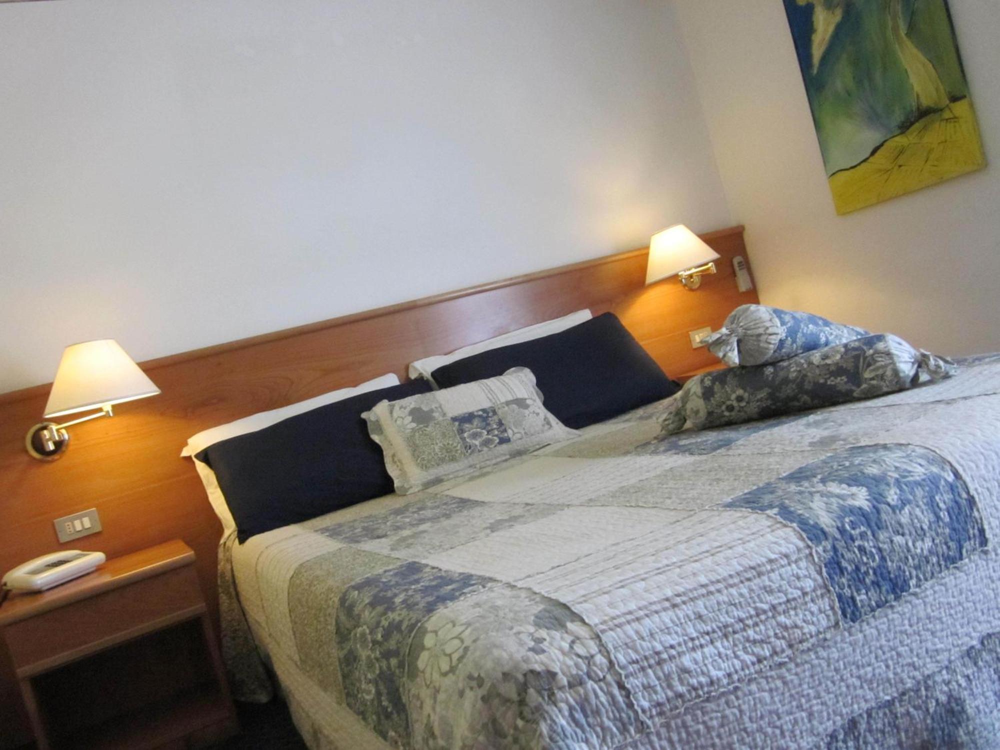 Doppelzimmer mit seitlichem Seeblick