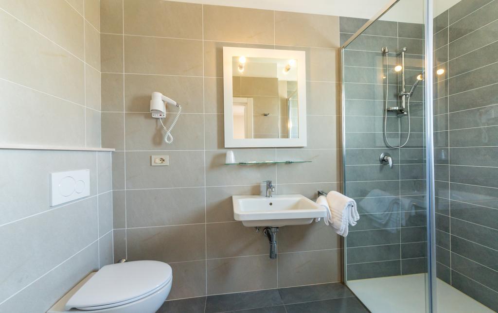 Double or Twin Room,116140553:JPEG