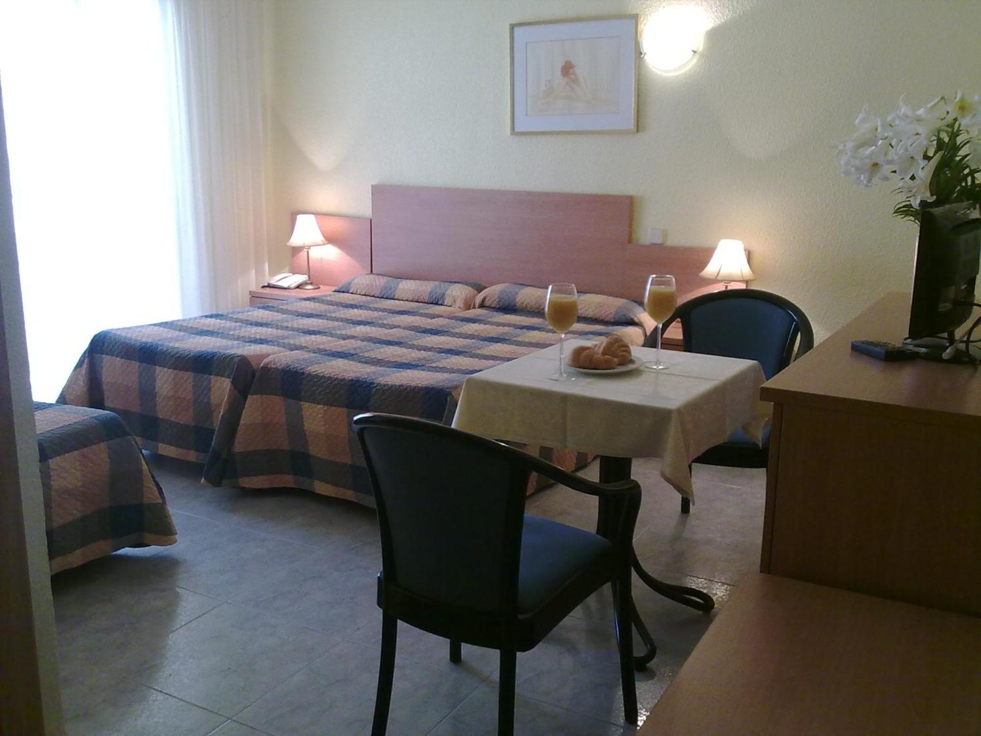 Dreibettzimmer (2 Erwachsene + 1 Kind)