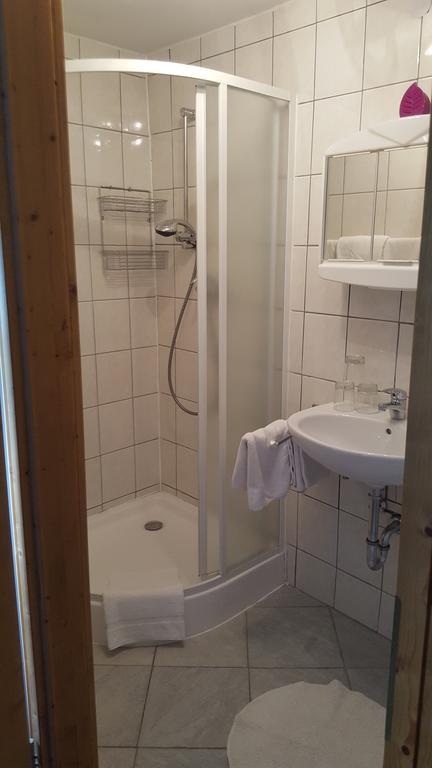 Dreibettzimmer mit Bergblick