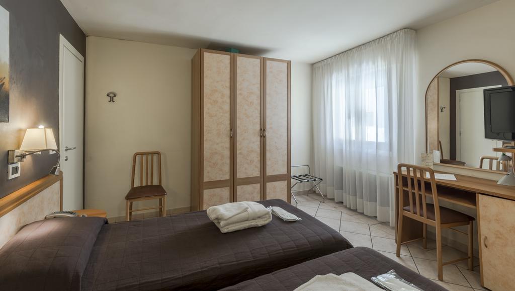 Doppel- oder Zweibettzimmer