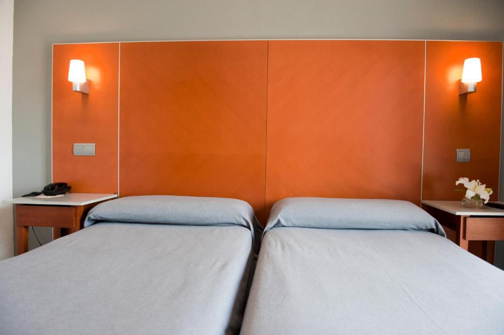 Doppel- oder Zweibettzimmer