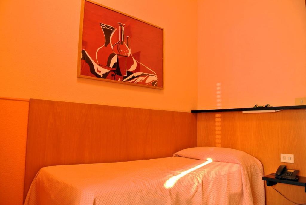 Single Room,64858210:JPEG