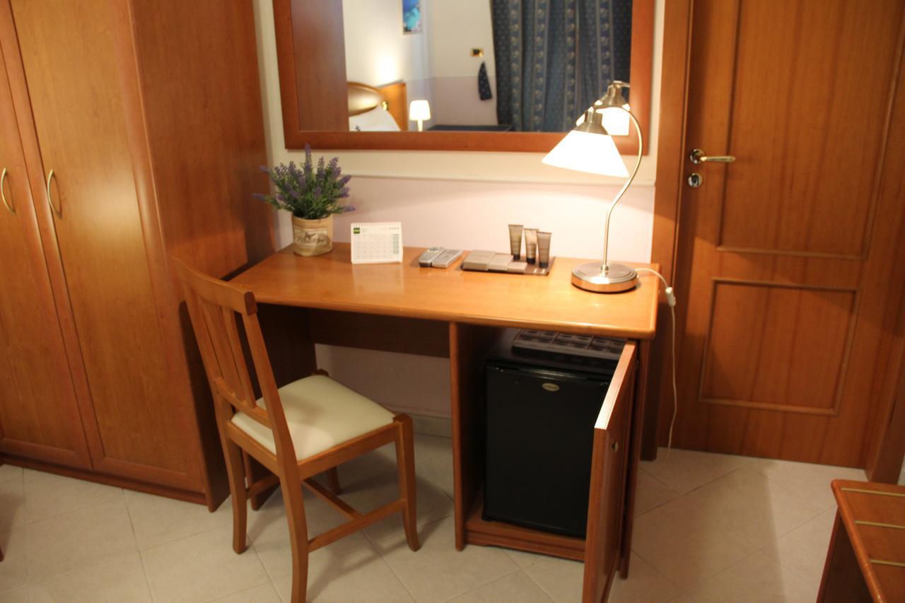 Dreibettzimmer mit Gartenblick