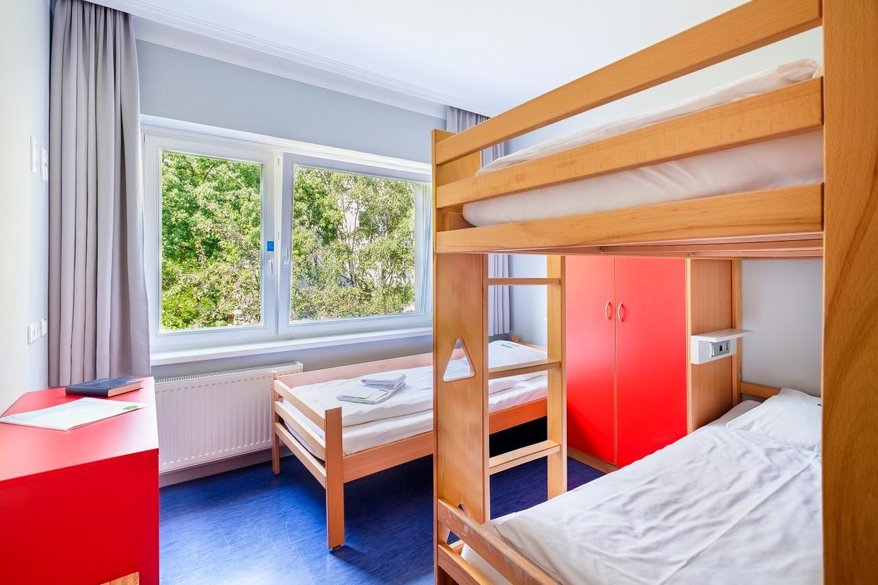 Triple Room,665911851:JPEG