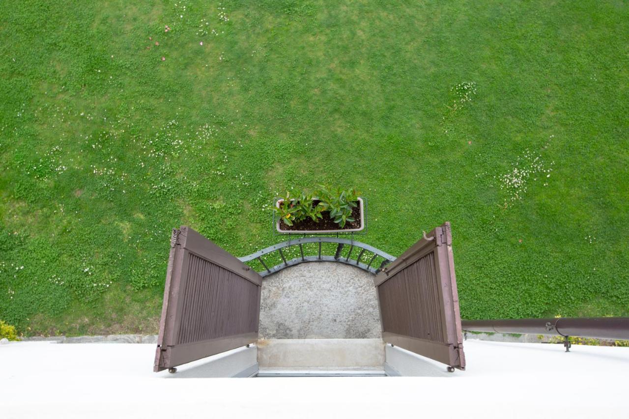 Classic Dreibettzimmer mit Gartenblick