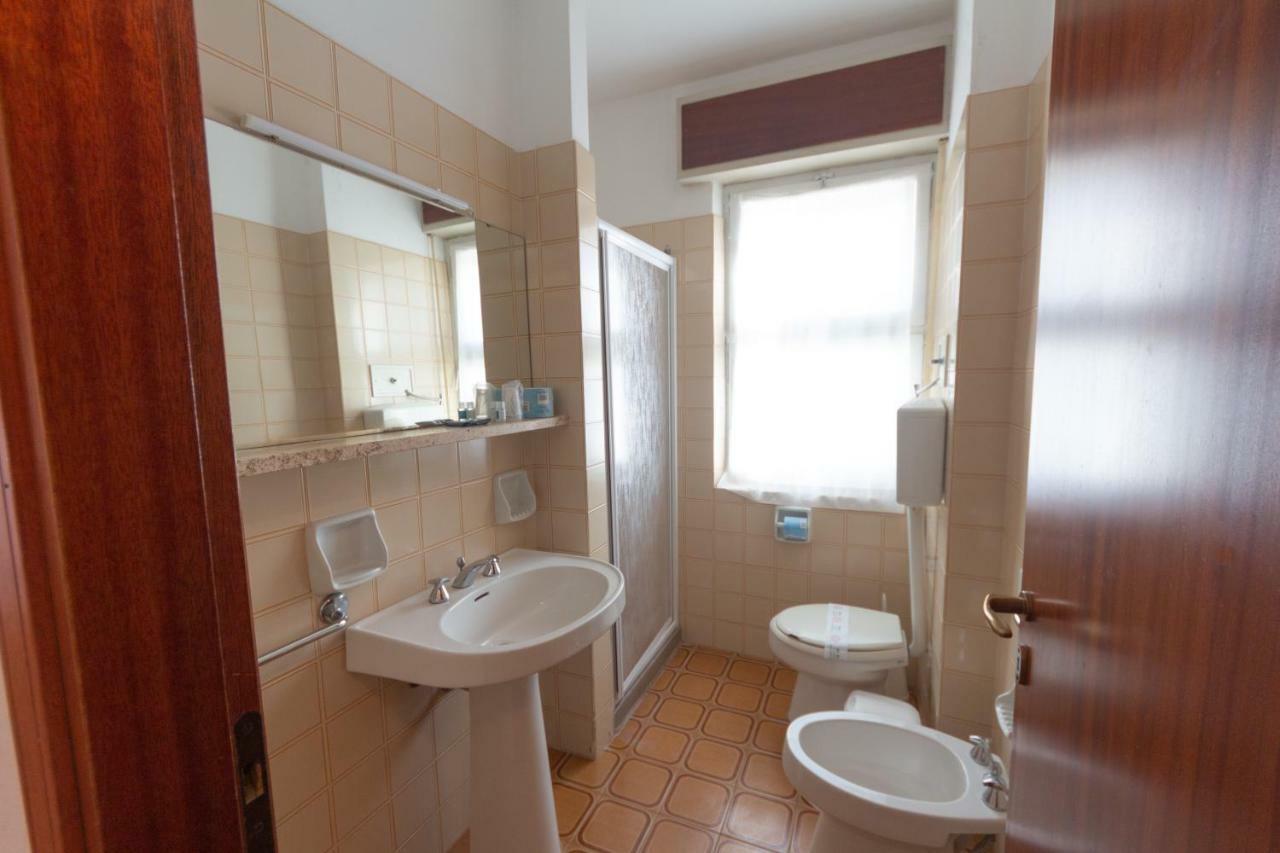 Doppelzimmer mit Balkon und Meerblick