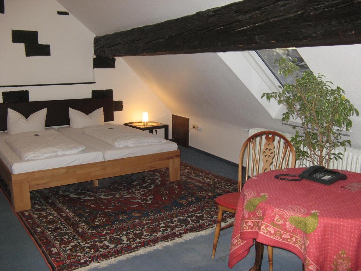 Vierbettzimmer mit Badewanne