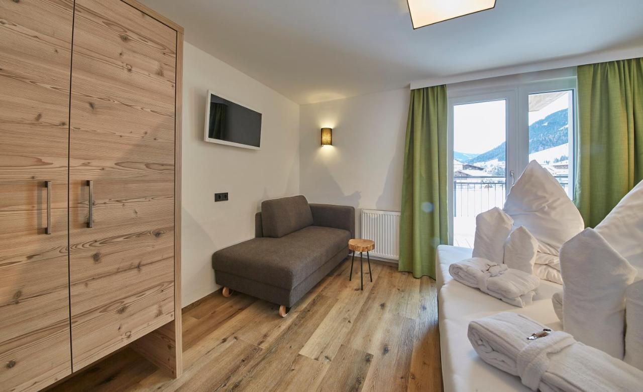 Doppelzimmer mit Balkon (2 Erwachsene + 1 Kind)