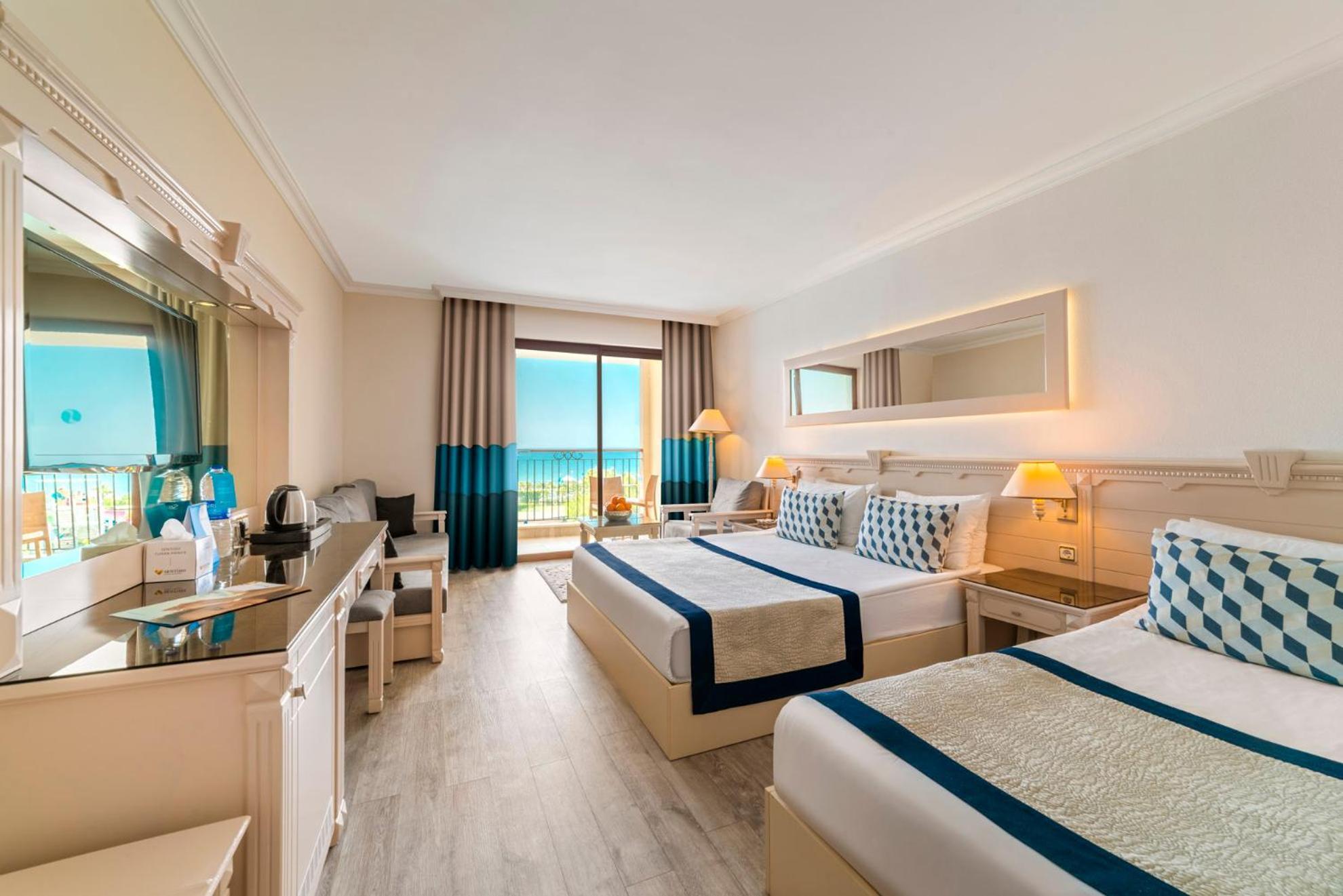 Doppelzimmer mit Balkon und Meerblick