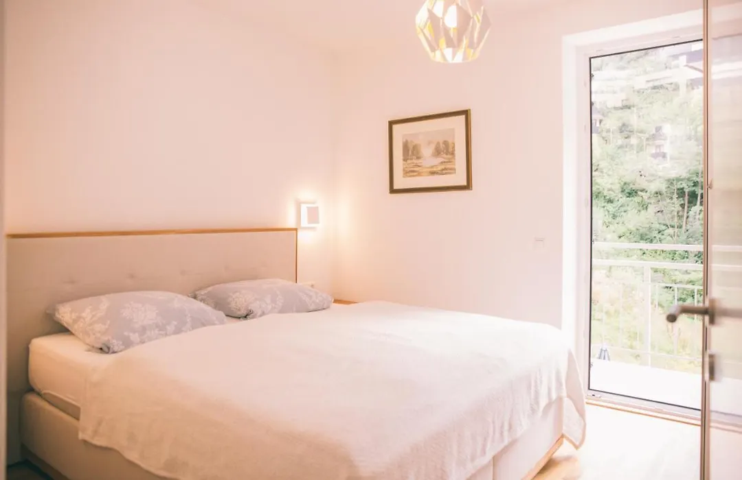 Nefer, Haus-1