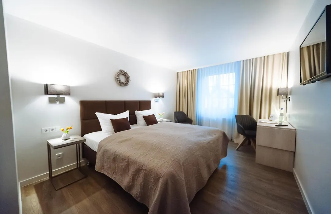 Landhotel Potsdam-1