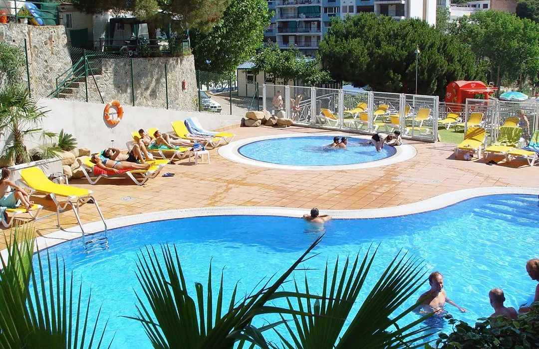 Camping Bungalows El Far-1
