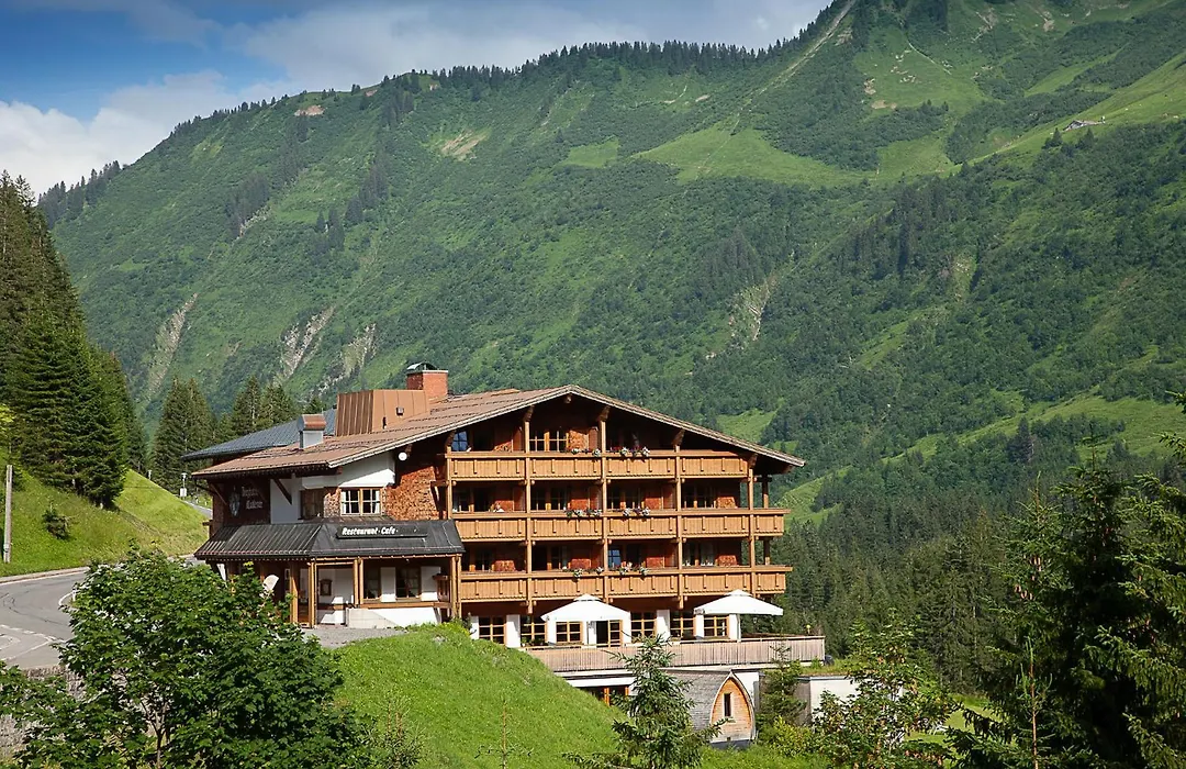 Das alpine Lifestyle Berghotel Madlener-1