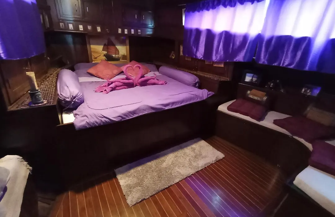 Sabai Sabai Liveaboard Bangkok-1