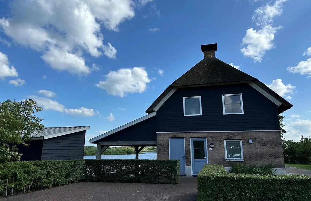Waterresort Bodelaeke Giethoorn-1