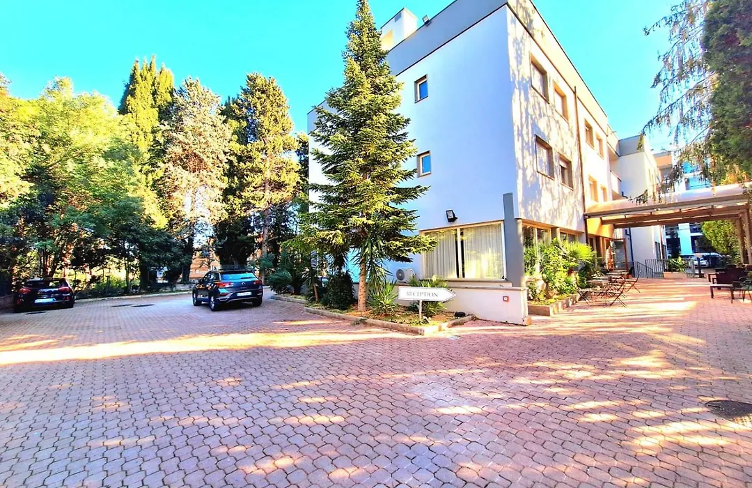 Scheppers Hotel&Hostel-1
