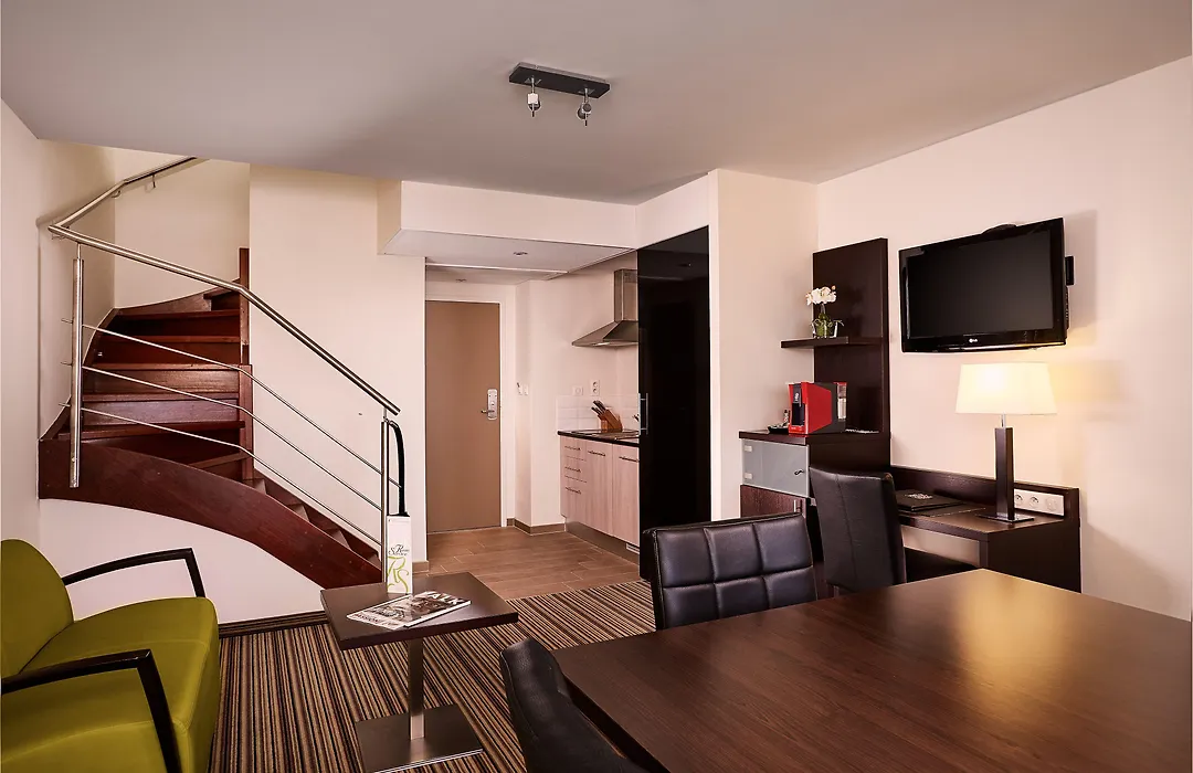 Hotel Charleroi Airport - Van Der Valk-1