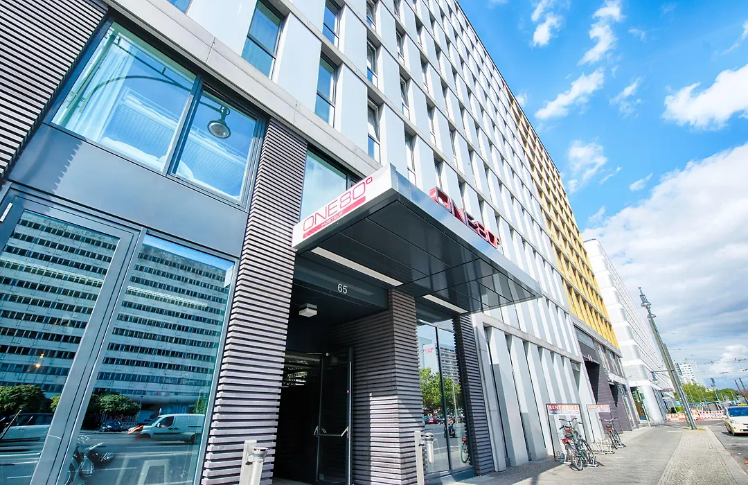 ONE80° Hostels Berlin-1
