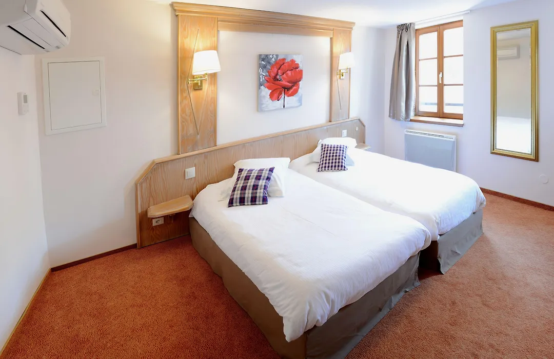 Logis Hotel De La Cloche-1