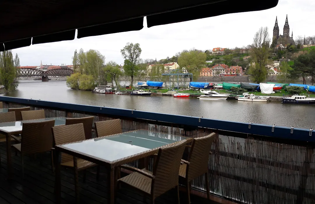 Botel Vodnik-1