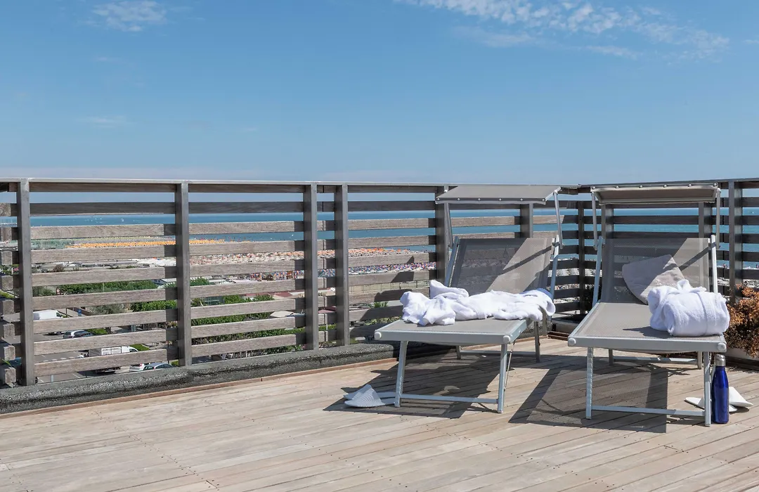 Kiss Beachfront Hotel&Restaurant-1