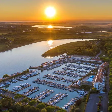 Marina Uno Floating Resort-2