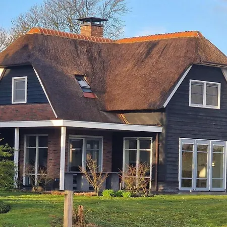 Waterresort Bodelaeke Giethoorn-2