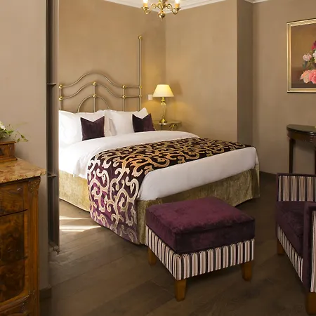 Hotel De La Cigogne-2