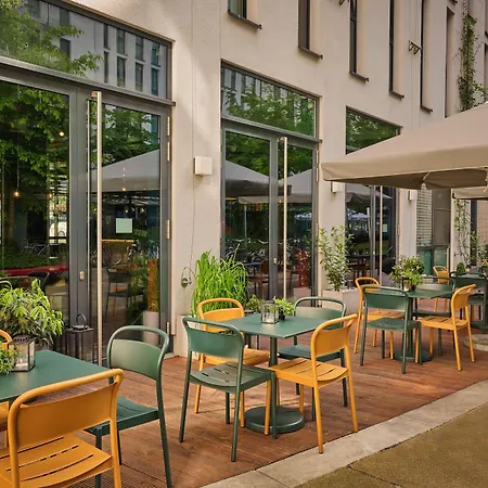ONE80° Hostels Berlin-3