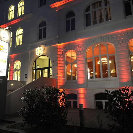 Yoho - The Young Hotel-3