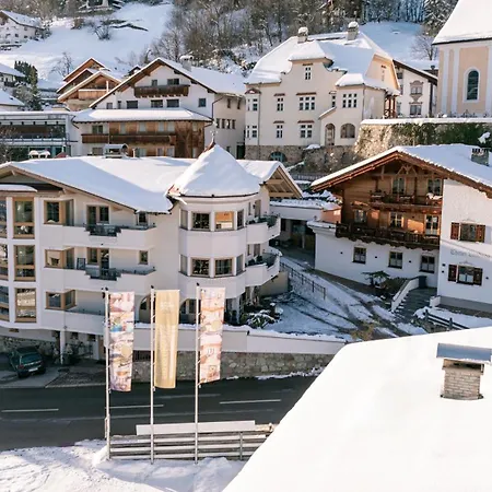 Laudegghof Ladis - Apartments With Castle Views-3