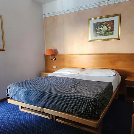Hotel Marina-2