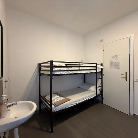 Lake Como Hostel-2