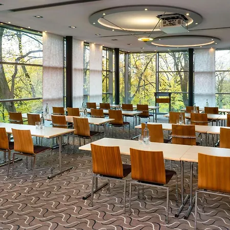 Mövenpick Hotel Hamburg-3