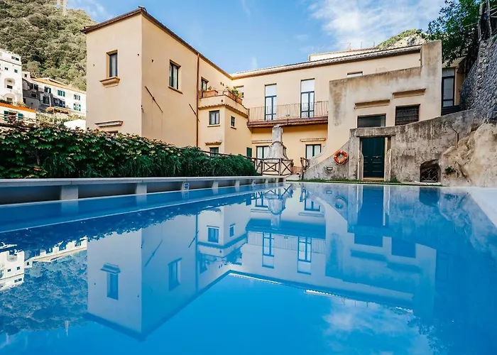 Hotel nahe College: Amalfi Resort