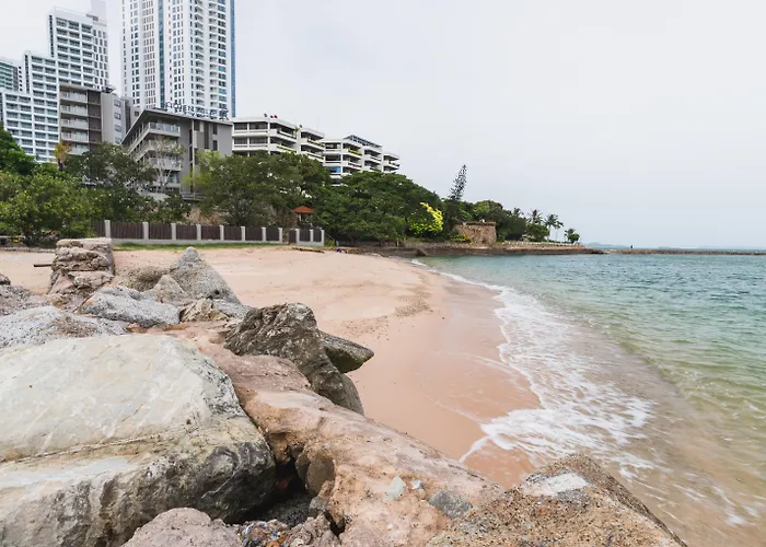 5-Sterne-Hotel: Golden Tulip Pattaya Beachfront Resort