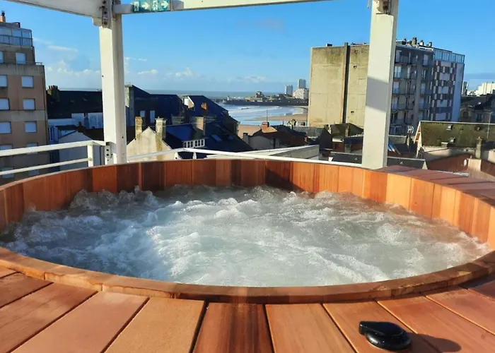 Strandhotel: Logis - Hotel Arc En Ciel Et Spa Les Sables D'Olonne