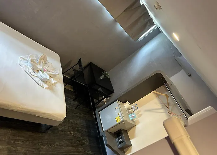 Cheqinn - Sukhumvit 4 Nana Plaza