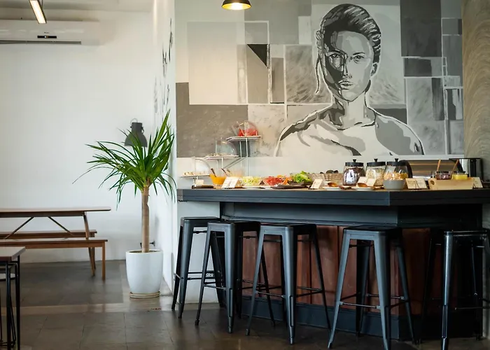 S 2 Modern Boutique Hotel