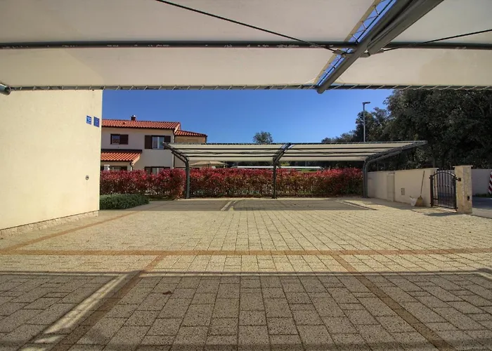 Mit Privatpool Fuer 10 Personen Ca 200 Qm In Banjole, Istrien Istrische Riviera