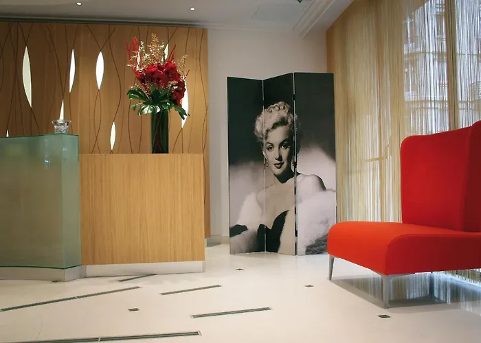 Jacuzzi-Hotel: Westside Arc De Triomphe Hotel