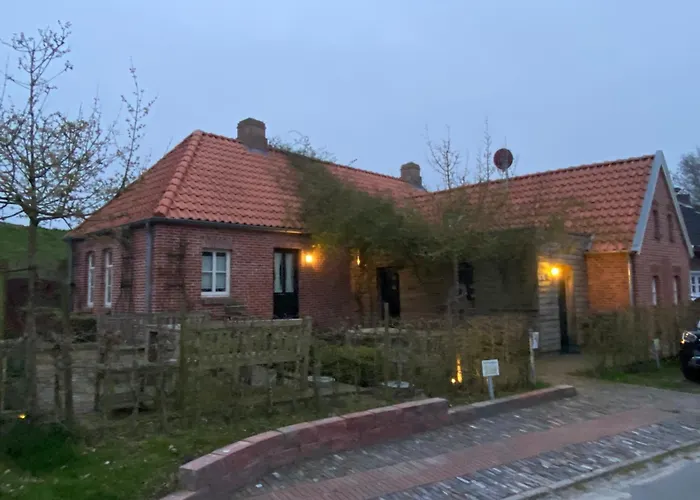 Deichhaus am Greetsieler Hafen Oma Geertje