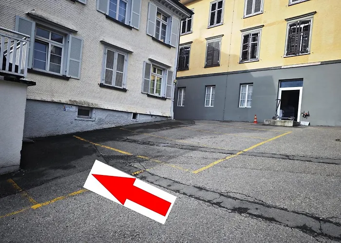Ferienvermietung: YELLOW INN - SIMPLE ROOMS -- OLMA Messen&Autobahn 1 Min, HSG 6 Min, Spital 7min, günstige Parkplätze