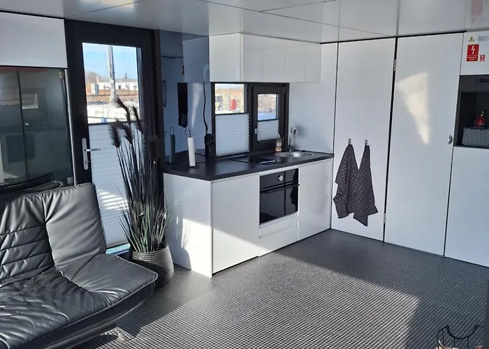 Houseboat Of Grimm
