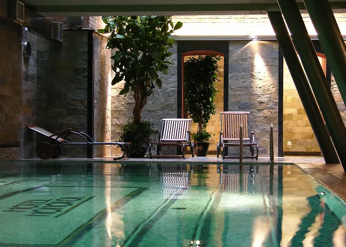 Hotel mit Pool: Hotel Monopol